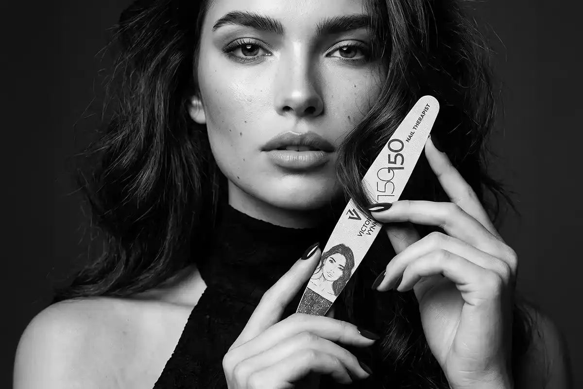 Victoria Vynn™ - 180/240 NAIL FILE white Crescent