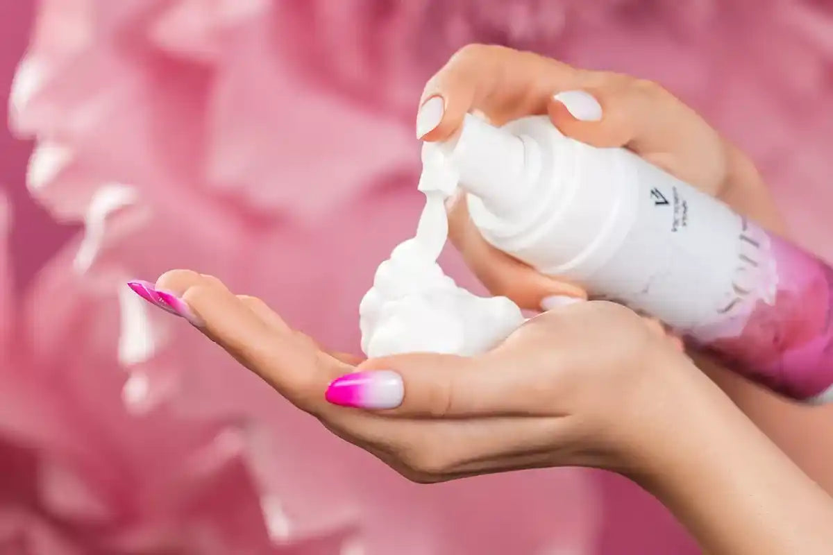 Victoria Vynn ™ - SENSO HAND WASH CLEANSING & SMOOTHING FOAM Love Me
